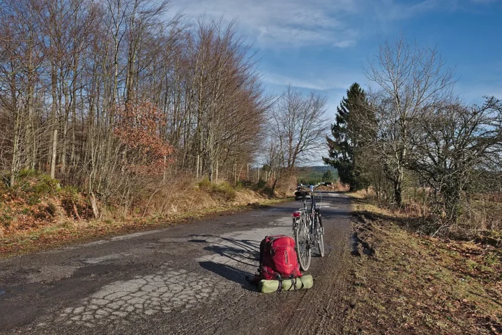 Bicycle touring equipment in Fagne Tirifaye, Waimes, Belgium (VeloTour intersection 80, DSCF3656-hdr)