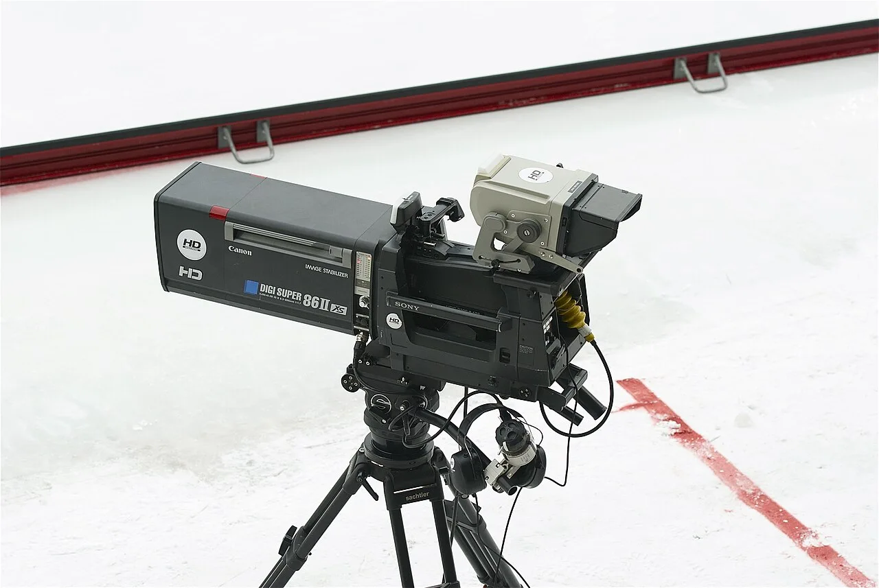 Sony digital television camera with a DIGI SUPER 86II xs lens from Canon. The camera was used during a bandy match between Hammarby and GAIS in Elitserien, Zinkendamms IP (Stockholm) 2012-02-11.